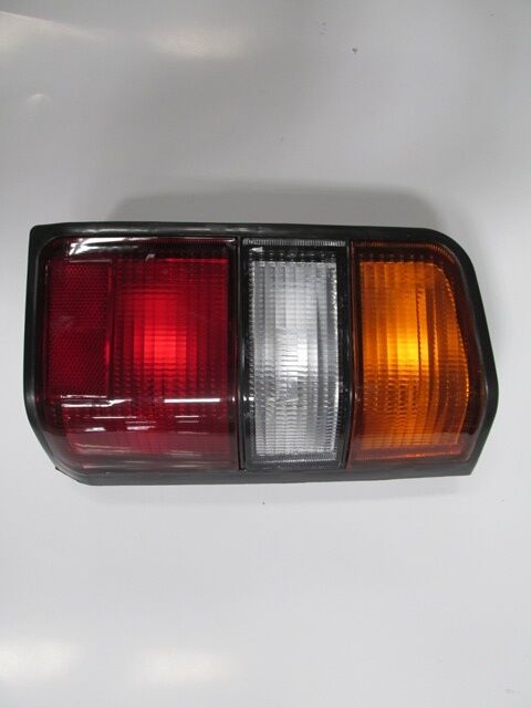 147-1501/MITSUBISHI L300- MİNİBÜS- 88/09; STOP LAMBASI SAĞ SARI/BEYAZ/KIRMIZI (MARS)